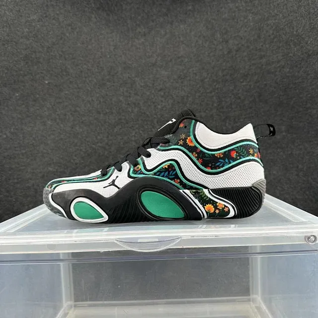 Tênis de basquete Air Jordan 37 Low Floral preto branco verde 2