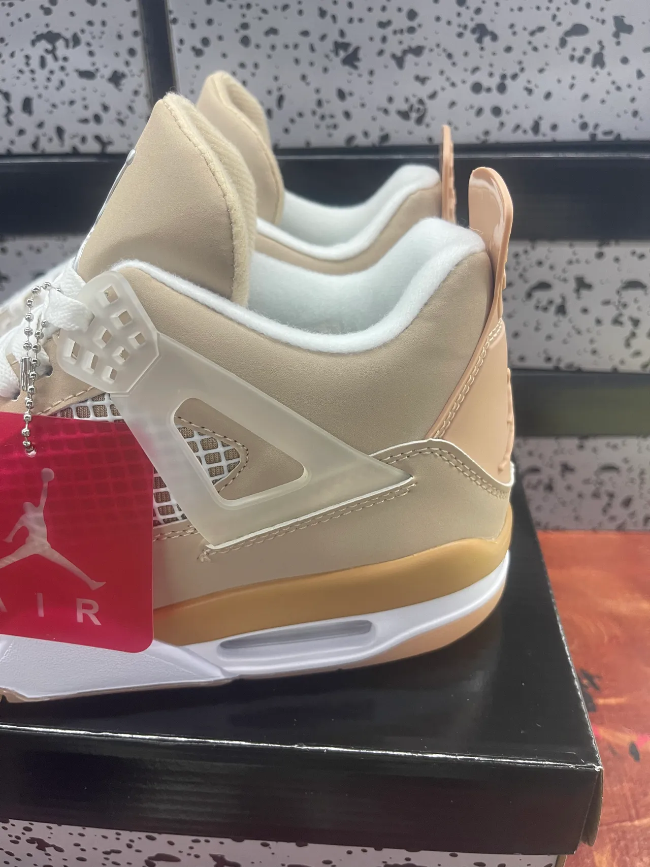 Air Jordan 4 Beige and Gum Basketball Shoes 5