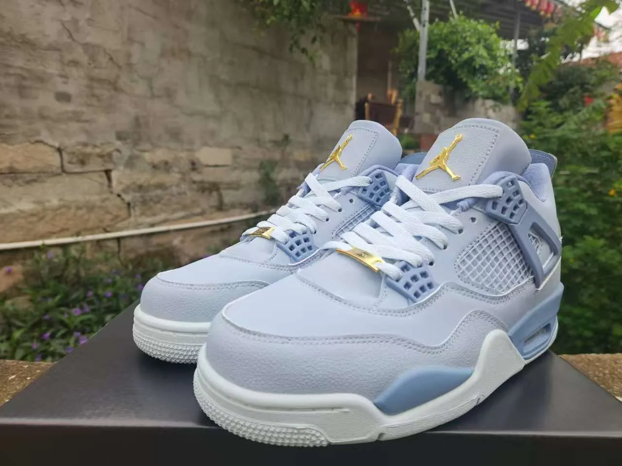 Air Jordan 4 Light Periwinkle Gold Basketball Shoes 2
