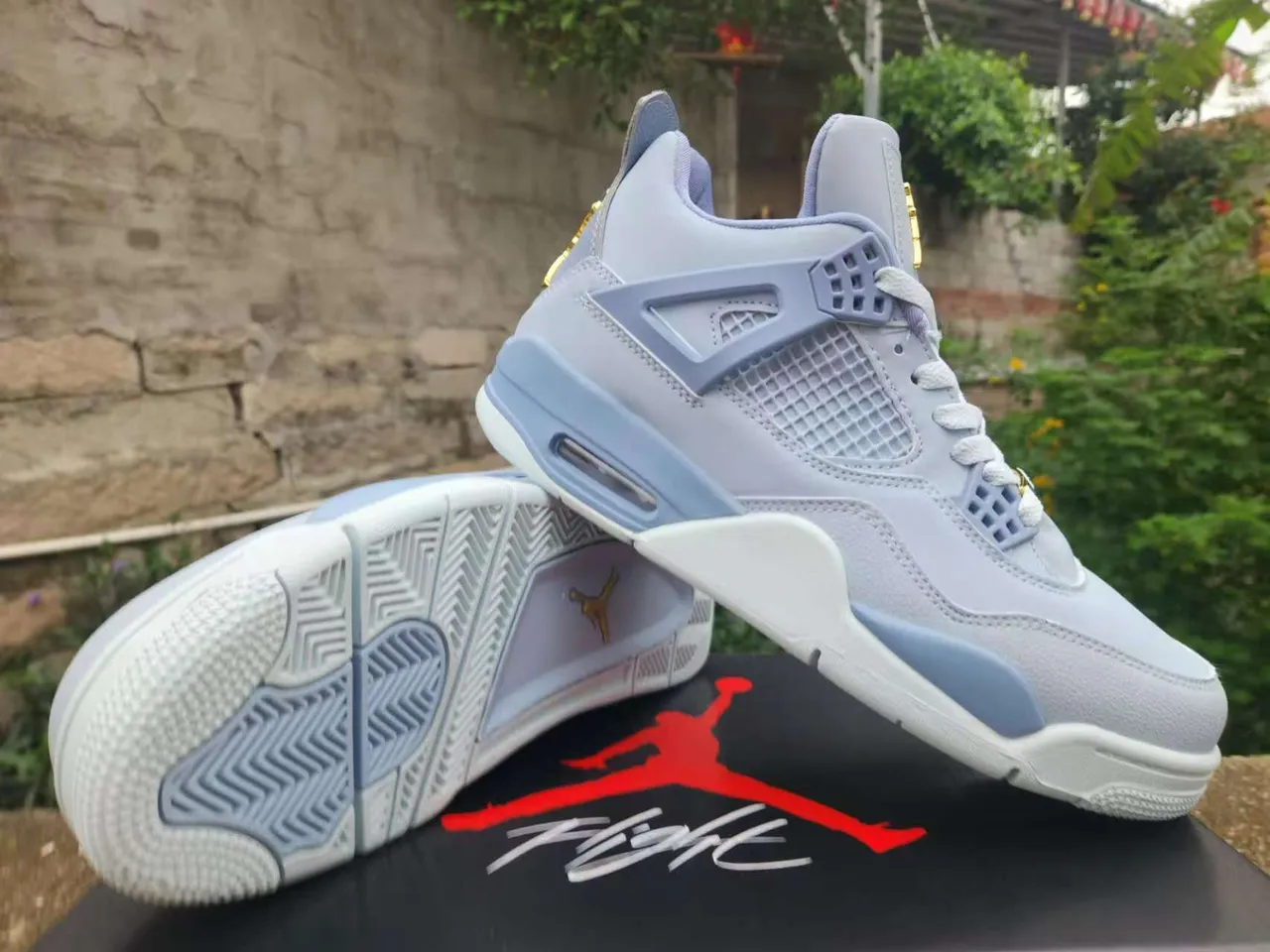 Air Jordan 4 Light Periwinkle Gold Basketball Shoes 3