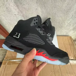 Air Jordan 5 黑红火焰篮球鞋