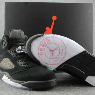 Air Jordan 5 黑红透底篮球鞋