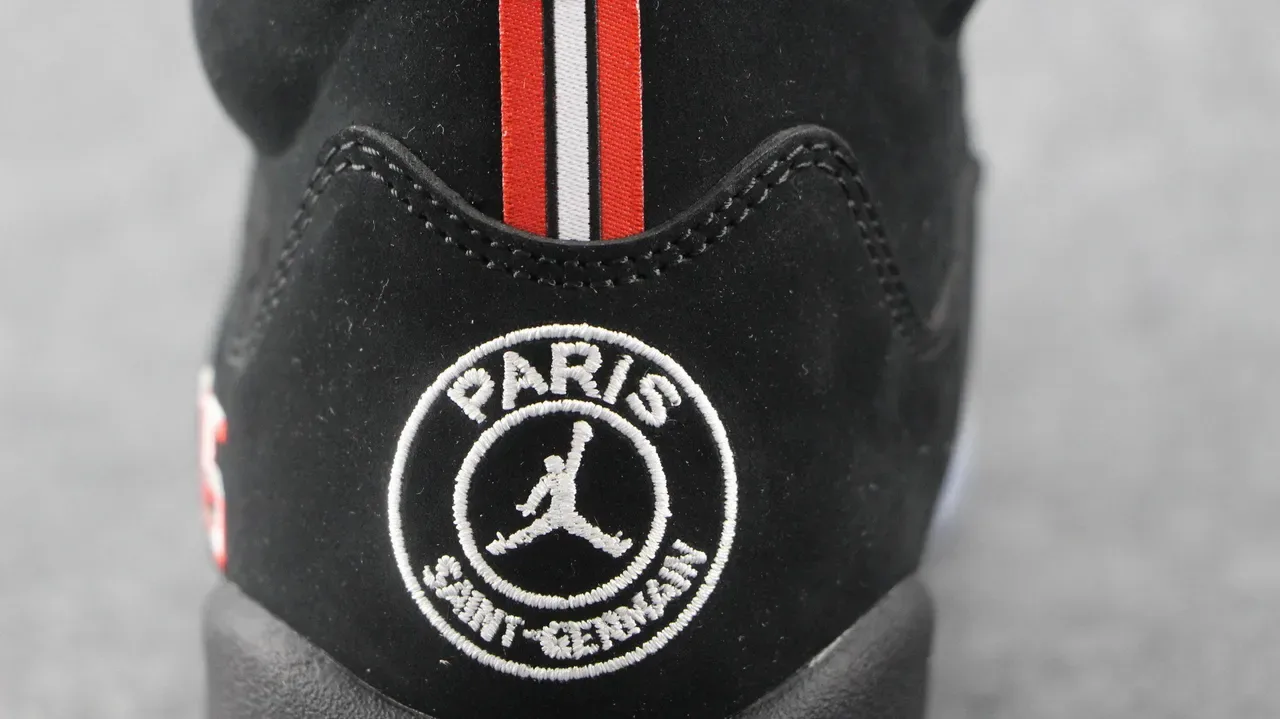 Air Jordan 5 Chaussures de Basket Semelle Translucide Noir et Rouge 2
