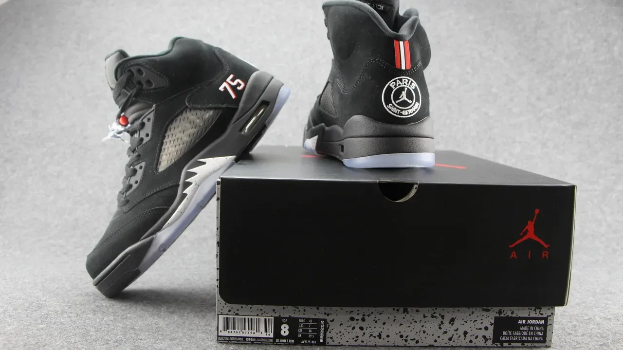 Air Jordan 5 Chaussures de Basket Semelle Translucide Noir et Rouge 6