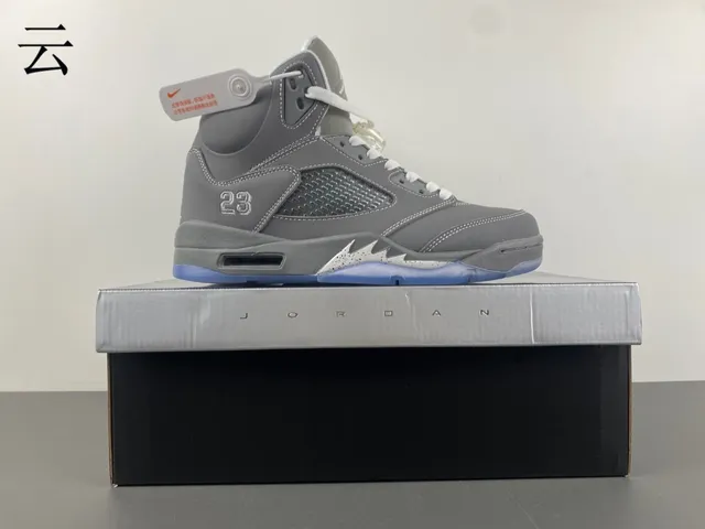 Air Jordan 5 Cinza e Azul Claro Tênis de Basquete 12
