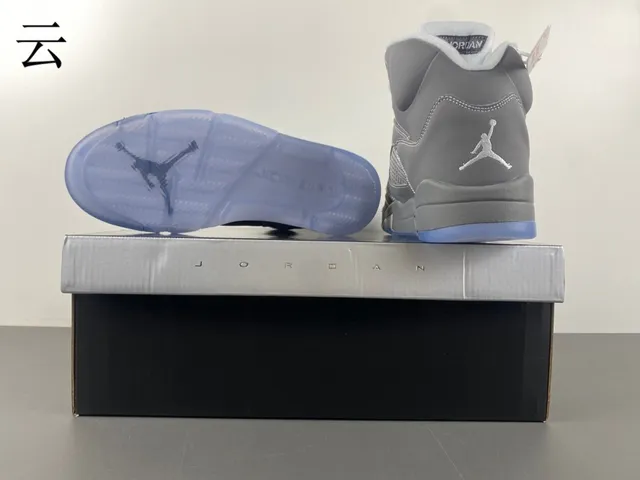 Air Jordan 5 Cinza e Azul Claro Tênis de Basquete 13