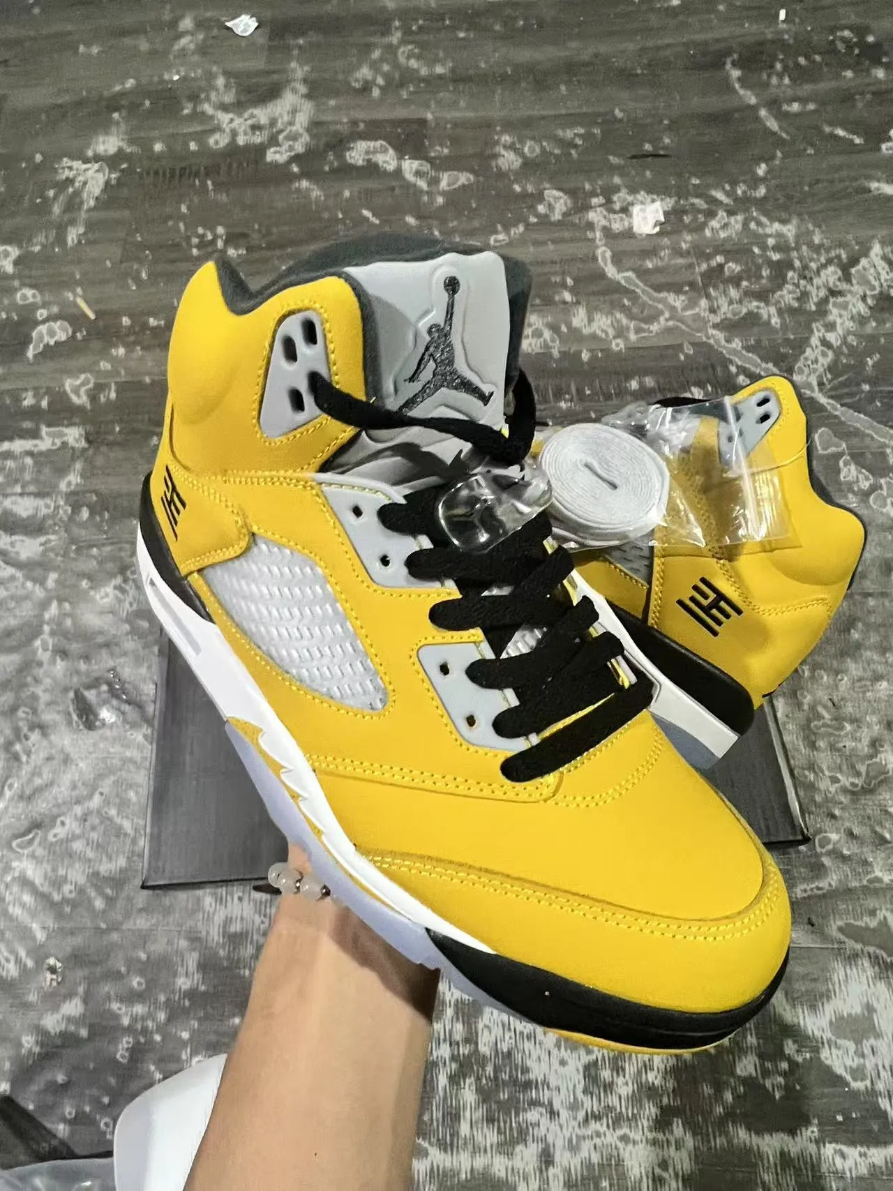 Air Jordan 5 Yellow Black White Basketball Shoes 2