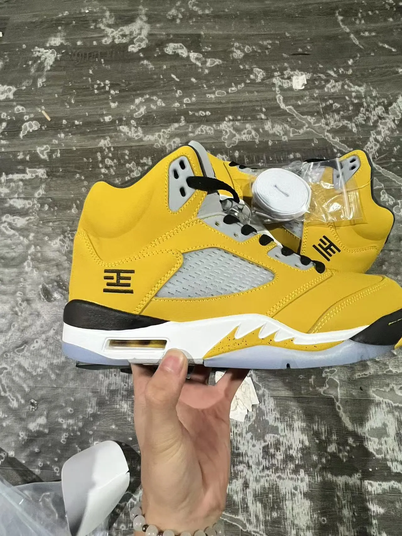 Air Jordan 5 Yellow Black White Basketball Shoes 7