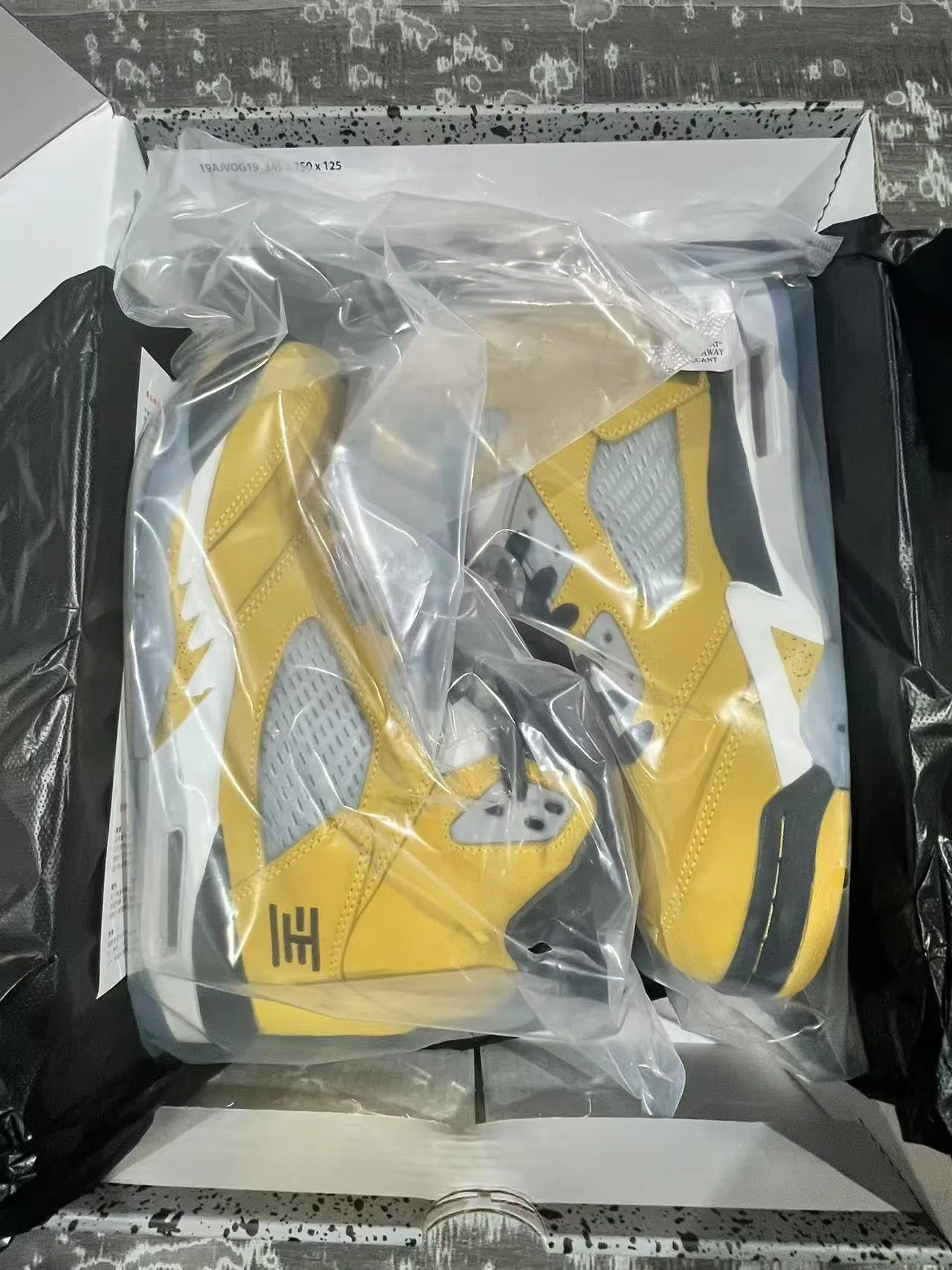 Air Jordan 5 Yellow Black White Basketball Shoes 9