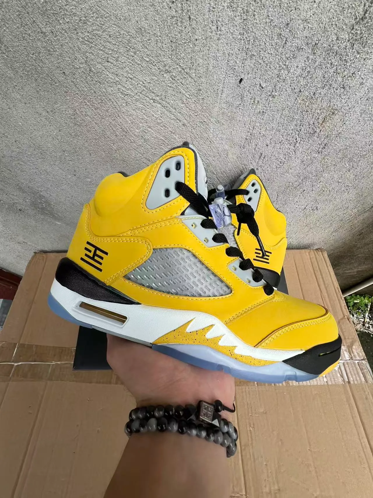 Air Jordan 5 Amarillo Negro Blanco Zapatillas de Baloncesto 6