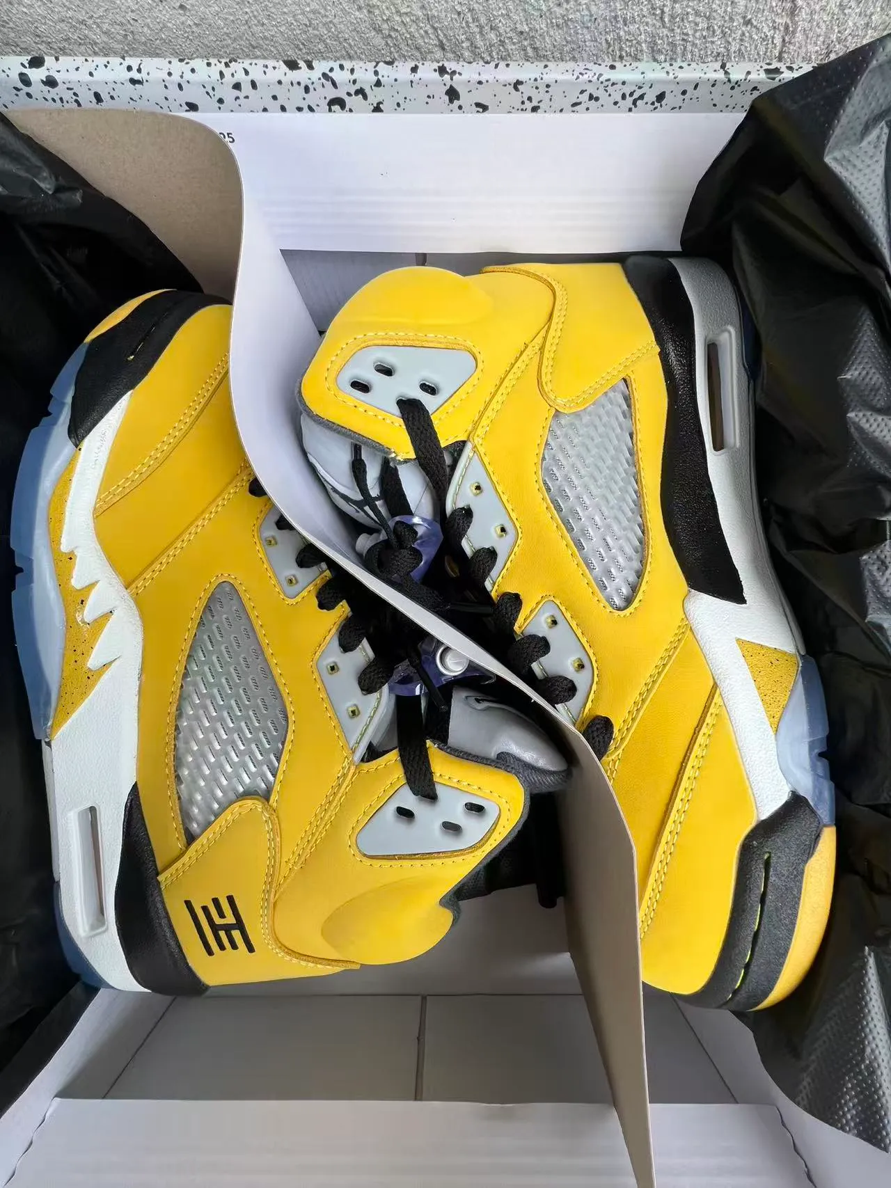 Air Jordan 5 Amarillo Negro Blanco Zapatillas de Baloncesto 4