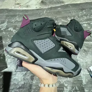 Air Jordan 6 Dark Olive and Purple 篮球鞋