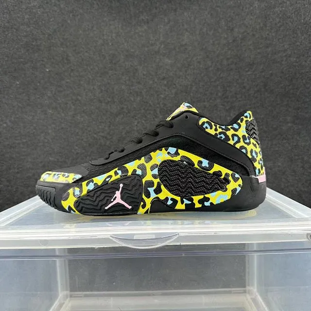 Tênis de basquete Air Jordan preto multicolorido com sobreposição em estampa de leopardo e cabedal em mesh e sintético 2