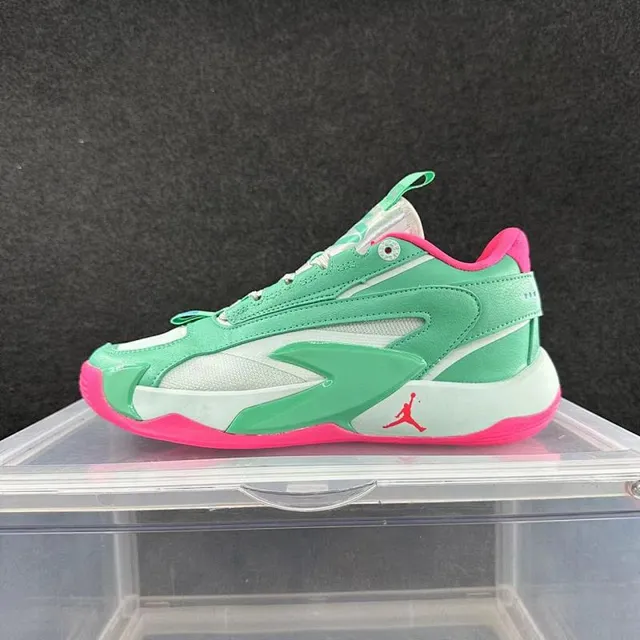 Zapatillas chunky esculpidas Air Jordan Delta verde y rosa 2