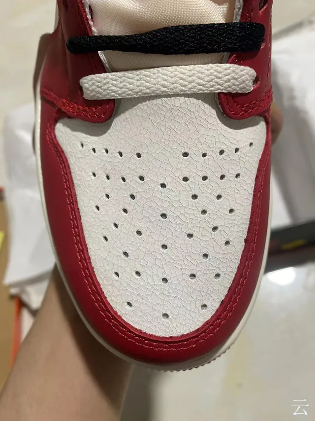 Chaussures de basketball montantes à empiècements en cuir Air Jordan rouge et noir 3