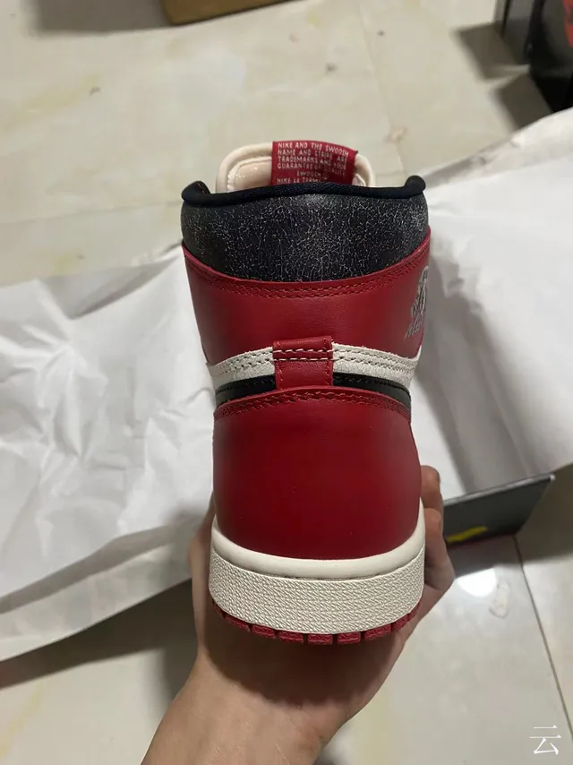 Chaussures de basketball montantes à empiècements en cuir Air Jordan rouge et noir 6