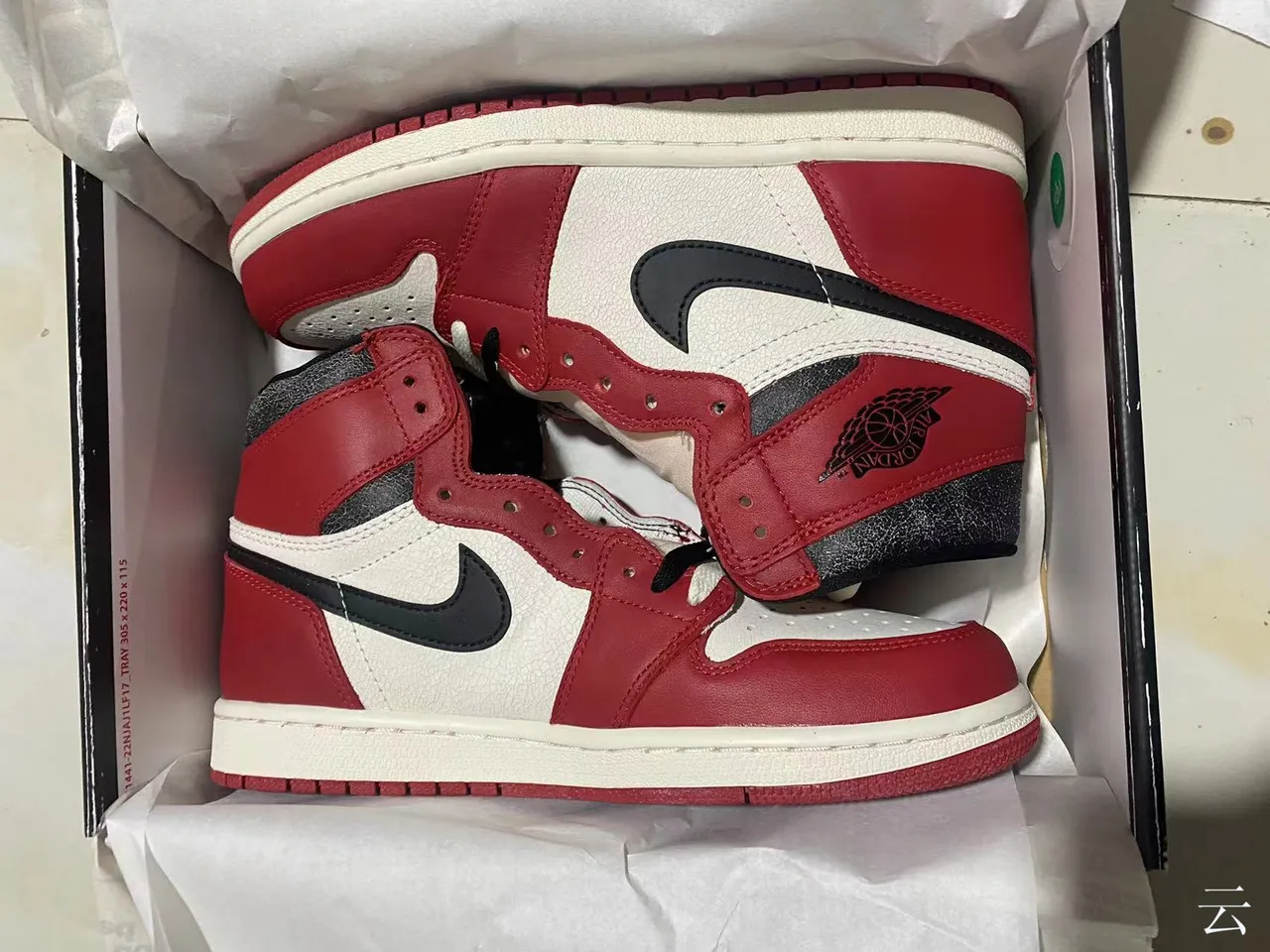 Chaussures de basketball montantes à empiècements en cuir Air Jordan rouge et noir 8