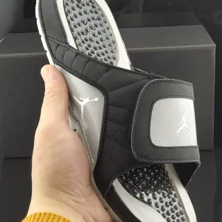 Air Jordan Slide ब्लैक सिल्वर ग्रे टेक्सचर्ड स्ट्रैप स्लिपर्स