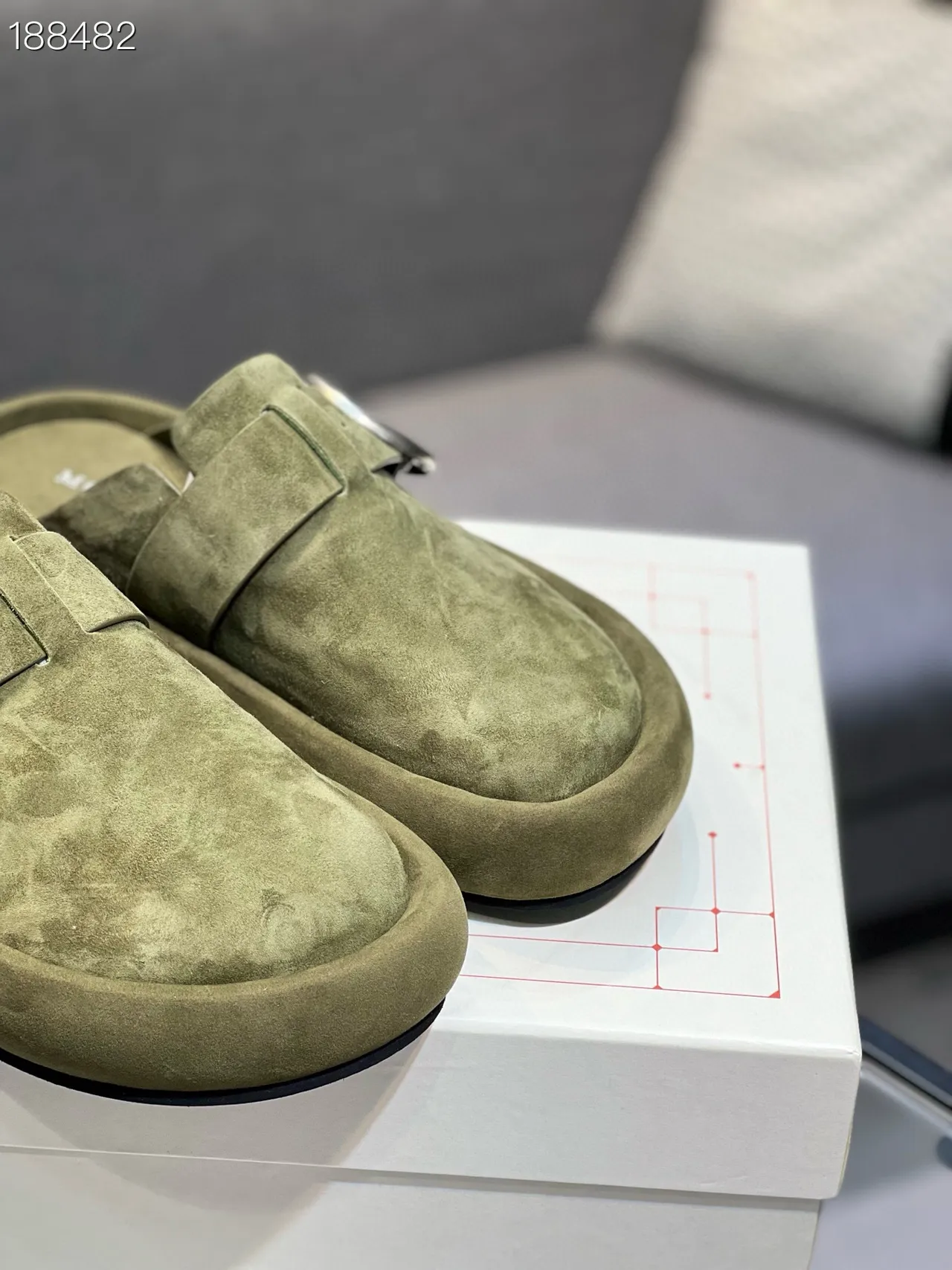 Alexander McQueen Daim Vert Armée Argenté Olive Oversize Boucle Métallique Circulaire Chaussures Casuales 4