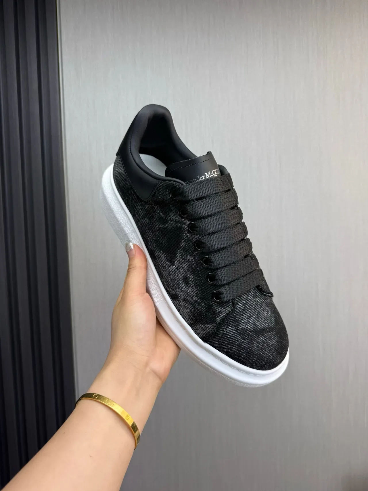 Alexander McQueen 超大运动鞋 黑白生活方式运动鞋 7