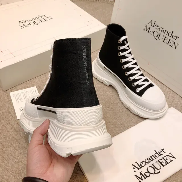Alexander McQueen ওভারসাইজ্ড স্নিকার কালো এবং সাদা লাইফস্টাইল স্নিকার 3