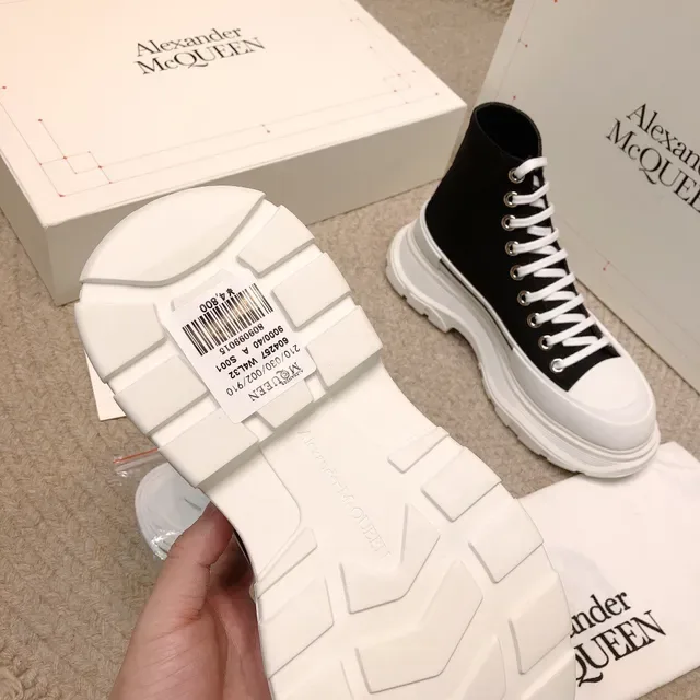 Alexander McQueen ওভারসাইজ্ড স্নিকার কালো এবং সাদা লাইফস্টাইল স্নিকার 4