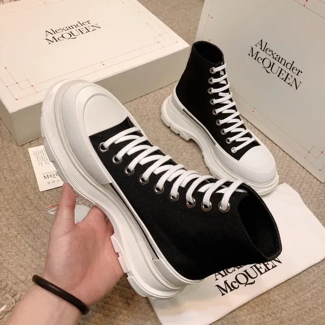 Alexander McQueen ওভারসাইজ্ড স্নিকার কালো এবং সাদা লাইফস্টাইল স্নিকার 5