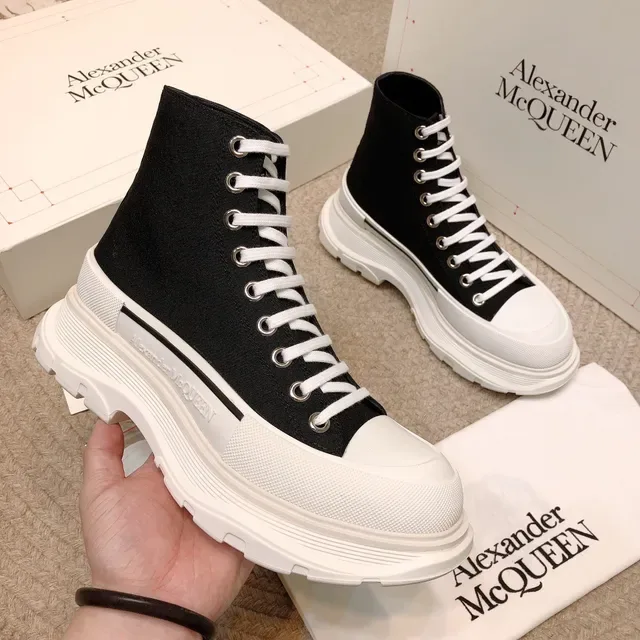 Alexander McQueen ওভারসাইজ্ড স্নিকার কালো এবং সাদা লাইফস্টাইল স্নিকার 6