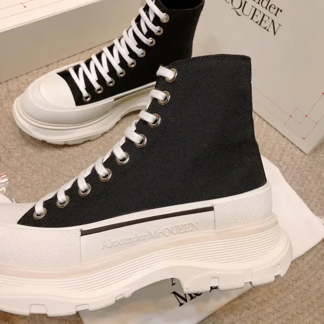 Alexander McQueen ওভারসাইজ্ড স্নিকার কালো এবং সাদা লাইফস্টাইল স্নিকার 7