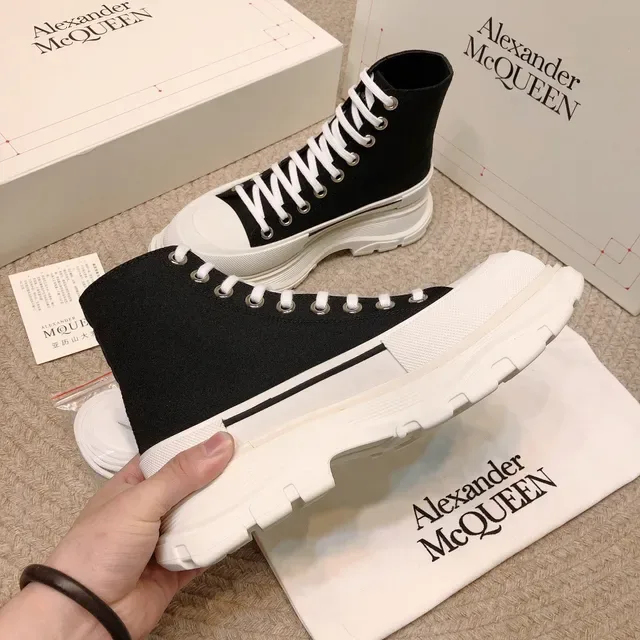 Alexander McQueen ওভারসাইজ্ড স্নিকার কালো এবং সাদা লাইফস্টাইল স্নিকার 8