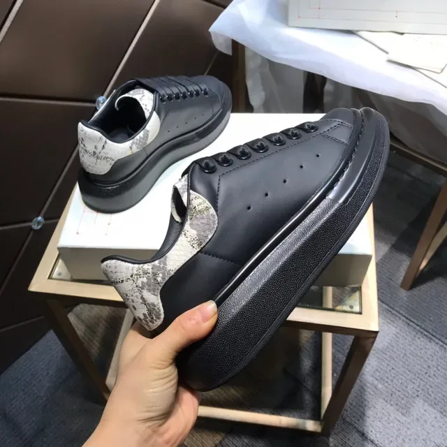 Alexander McQueen Oversized Sneaker أسود أبيض سولة منصة حزام مرن أربطة Lifestyle Sneakers 5
