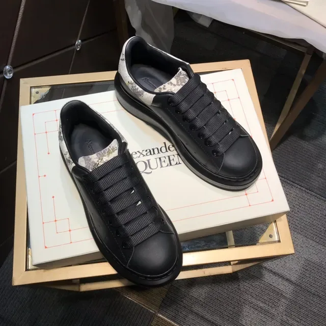Alexander McQueen Oversized Sneaker أسود أبيض سولة منصة حزام مرن أربطة Lifestyle Sneakers 7