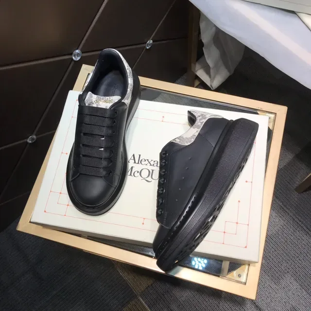 Alexander McQueen Oversized Sneaker أسود أبيض سولة منصة حزام مرن أربطة Lifestyle Sneakers 8