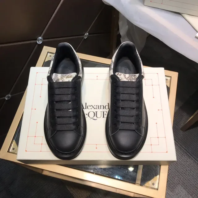 Alexander McQueen Oversized Sneaker أسود أبيض سولة منصة حزام مرن أربطة Lifestyle Sneakers 9