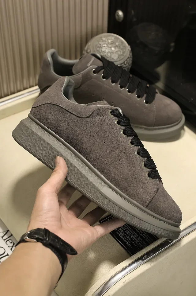 Alexander McQueen حذاء oversized جلد سويد رمادي داكن حذاء lifestyle 6
