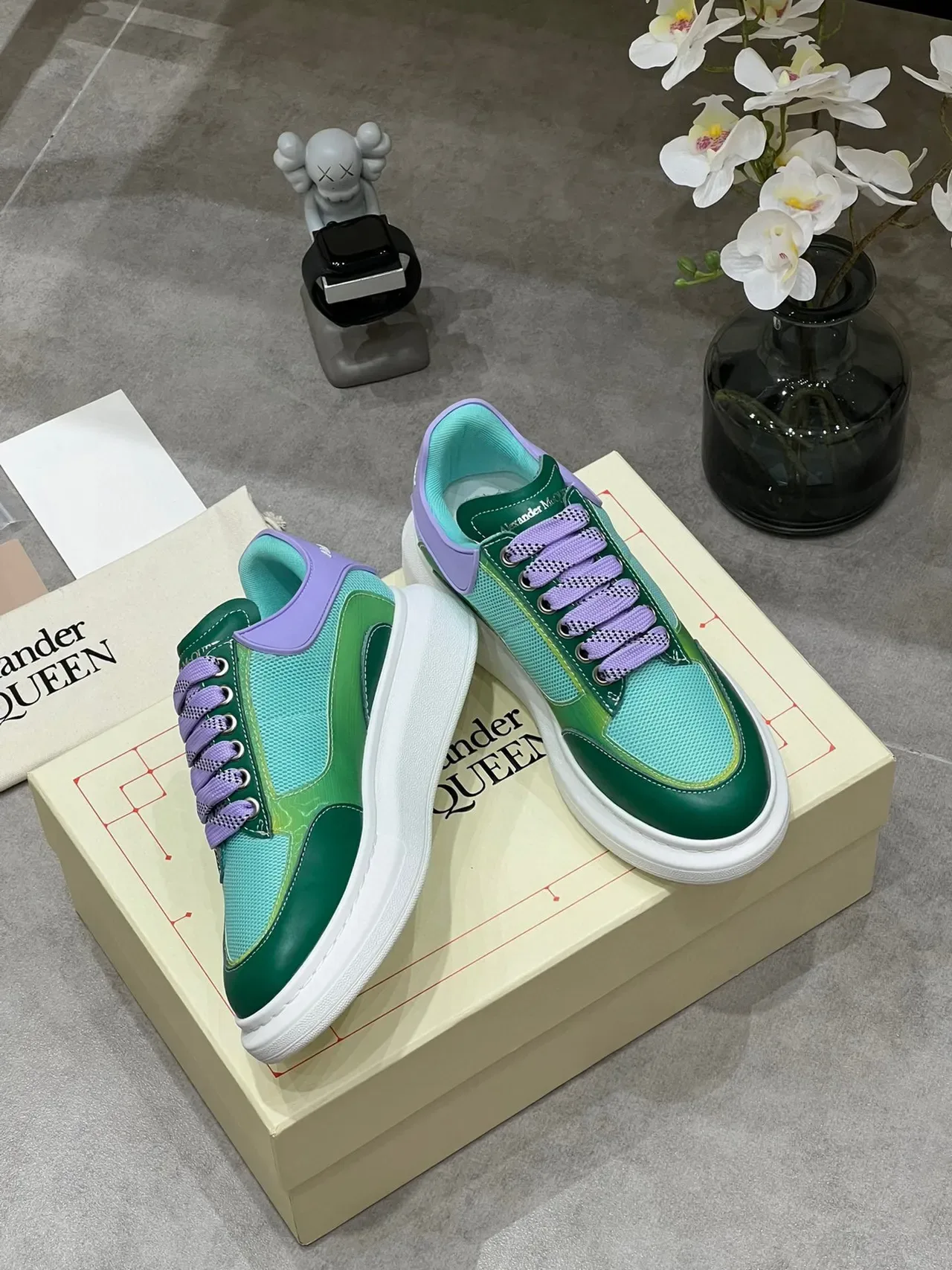 Alexander McQueen أخضر بنفسجي أبيض Oversized Lifestyle Sneakers 2