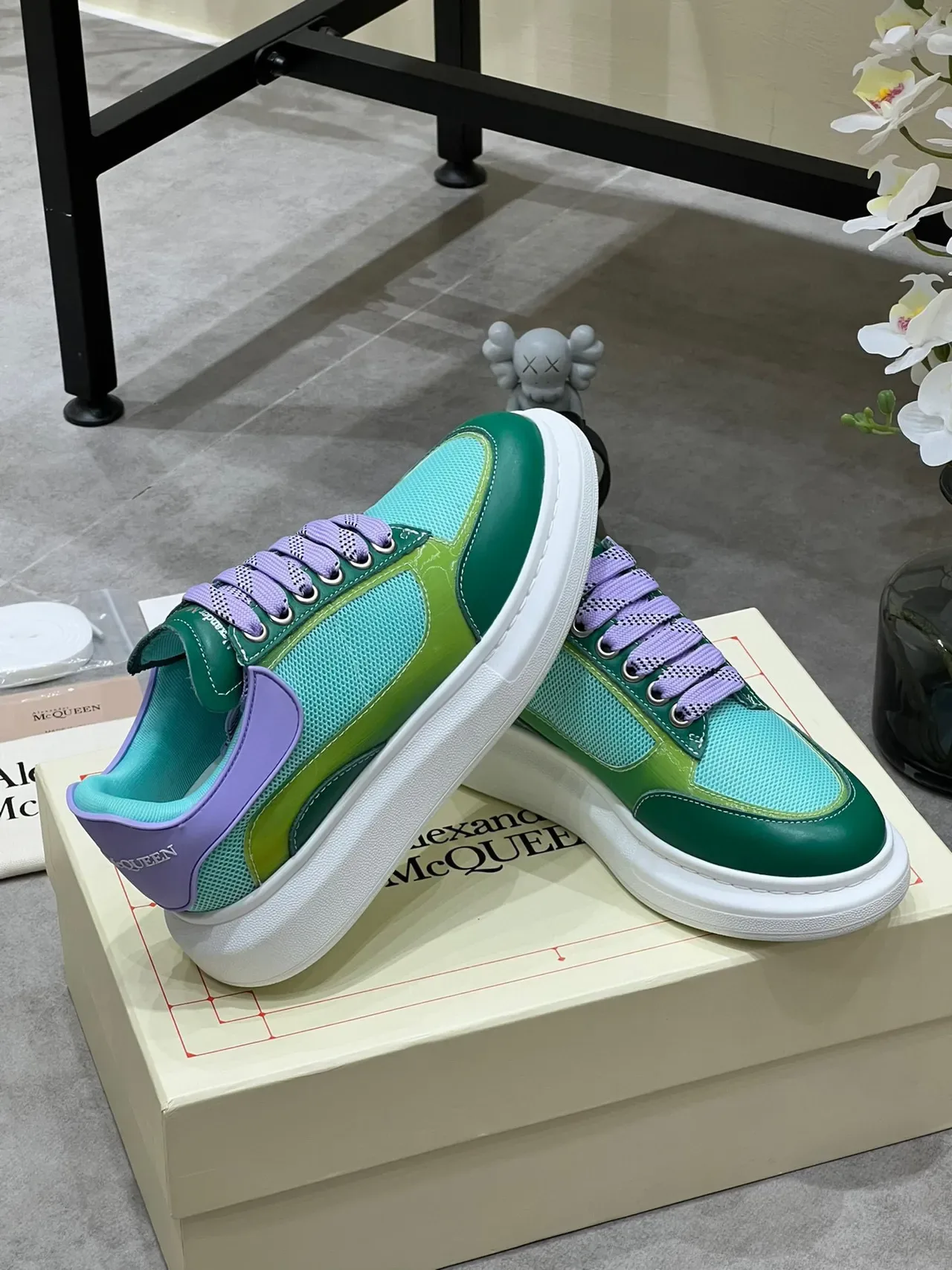 Alexander McQueen أخضر بنفسجي أبيض Oversized Lifestyle Sneakers 3