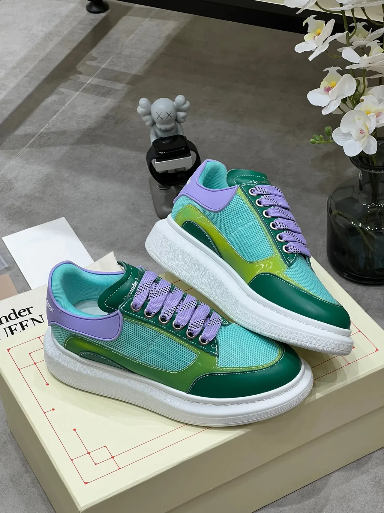 Alexander McQueen أخضر بنفسجي أبيض Oversized Lifestyle Sneakers 4