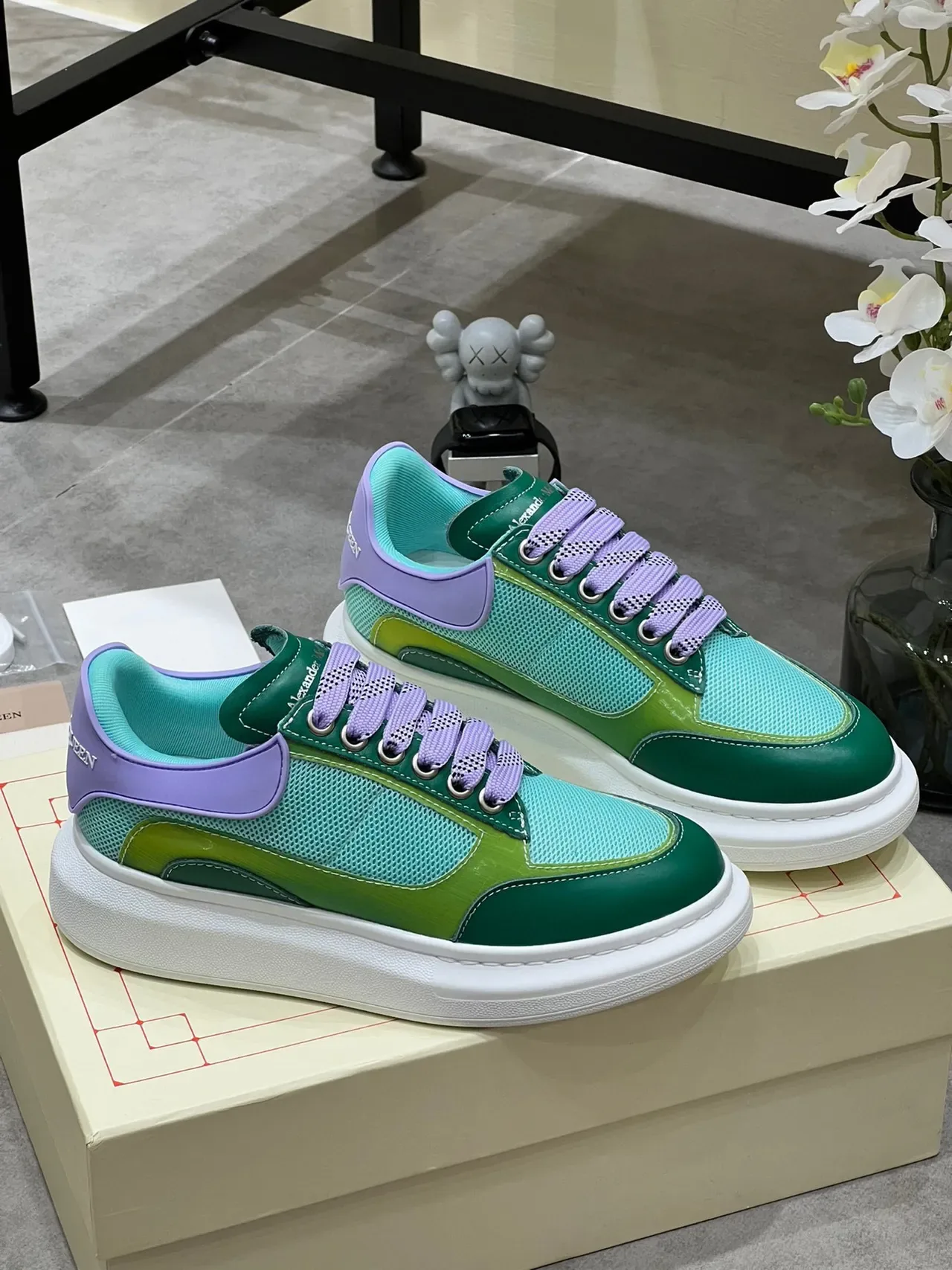 Alexander McQueen أخضر بنفسجي أبيض Oversized Lifestyle Sneakers 9