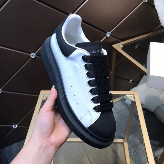 Alexander McQueen ওভারসাইজড স্নিকার সাদা কালো লাইফস্টাইল স্নিকার 3
