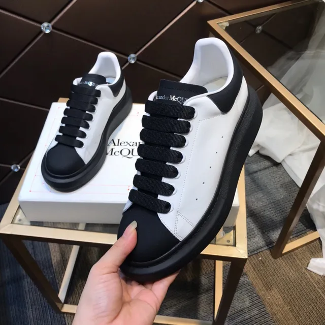 Alexander McQueen ওভারসাইজড স্নিকার সাদা কালো লাইফস্টাইল স্নিকার 4