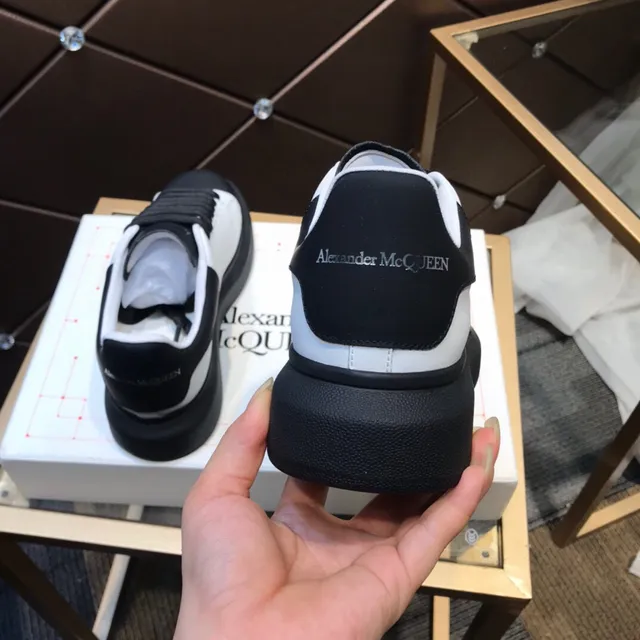 Alexander McQueen ওভারসাইজড স্নিকার সাদা কালো লাইফস্টাইল স্নিকার 6
