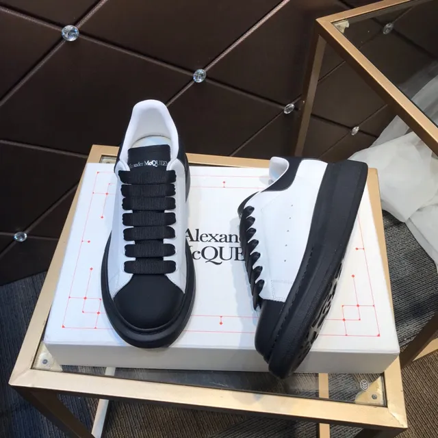 Alexander McQueen ওভারসাইজড স্নিকার সাদা কালো লাইফস্টাইল স্নিকার 8