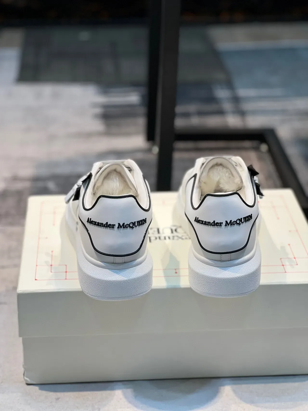 Alexander McQueen Oversized Sneaker White Black Platform Sole Leather Upper Lifestyle Sneakers 2