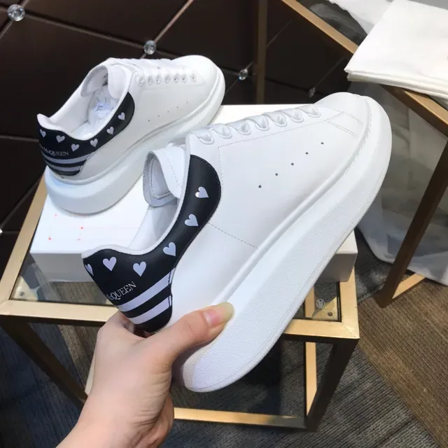 Alexander McQueen ওভারসাইজড স্নিকার সাদা কালো প্ল্যাটফর্ম সোল চামড়া উপর লাইফস্টাইল স্নিকার 5