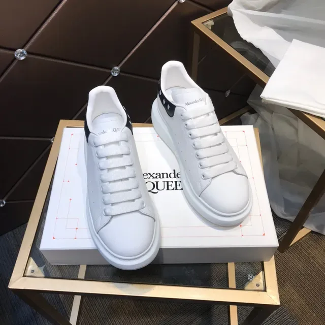 Alexander McQueen ওভারসাইজড স্নিকার সাদা কালো প্ল্যাটফর্ম সোল চামড়া উপর লাইফস্টাইল স্নিকার 7