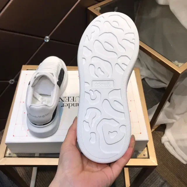 Alexander McQueen Oversized Sneaker White Black Platform Sole Text-Print Side Panel Chunky Sneakers 3