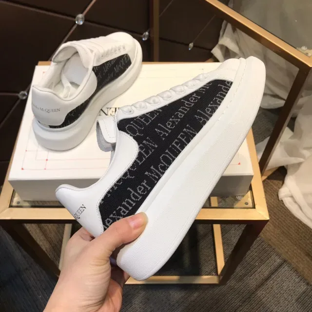 Alexander McQueen Oversized Sneaker White Black Platform Sole Text-Print Side Panel Chunky Sneakers 4