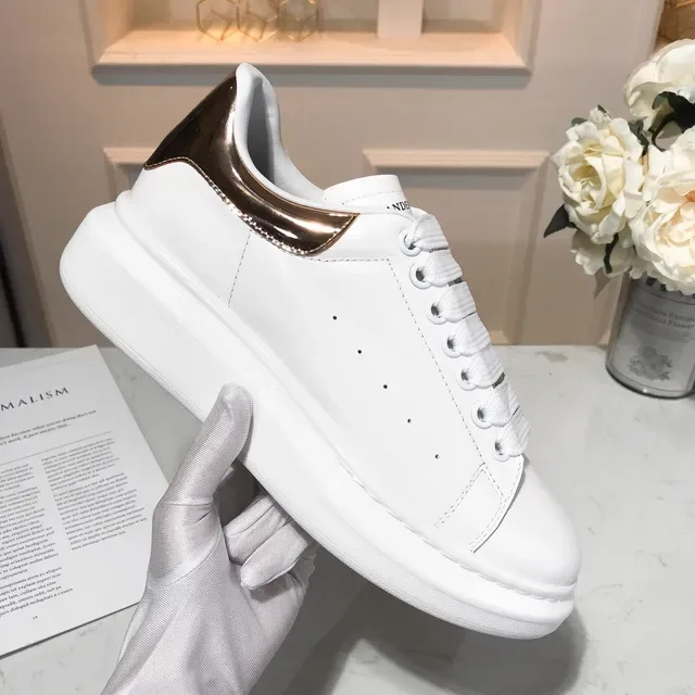 Alexander McQueen حذاء oversized سيليويت أبيض ذهبي جلد أعلى حذاءات نمط حياة 3