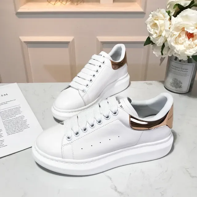 Alexander McQueen حذاء oversized سيليويت أبيض ذهبي جلد أعلى حذاءات نمط حياة 4